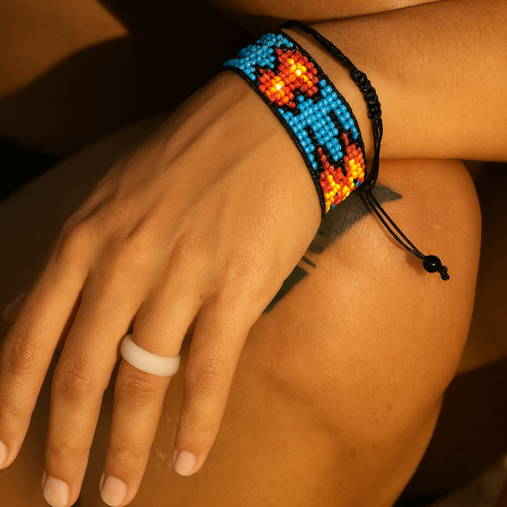 Bracelet perlé d'inspiration amérindienne – Motif tribal ajustable fait main