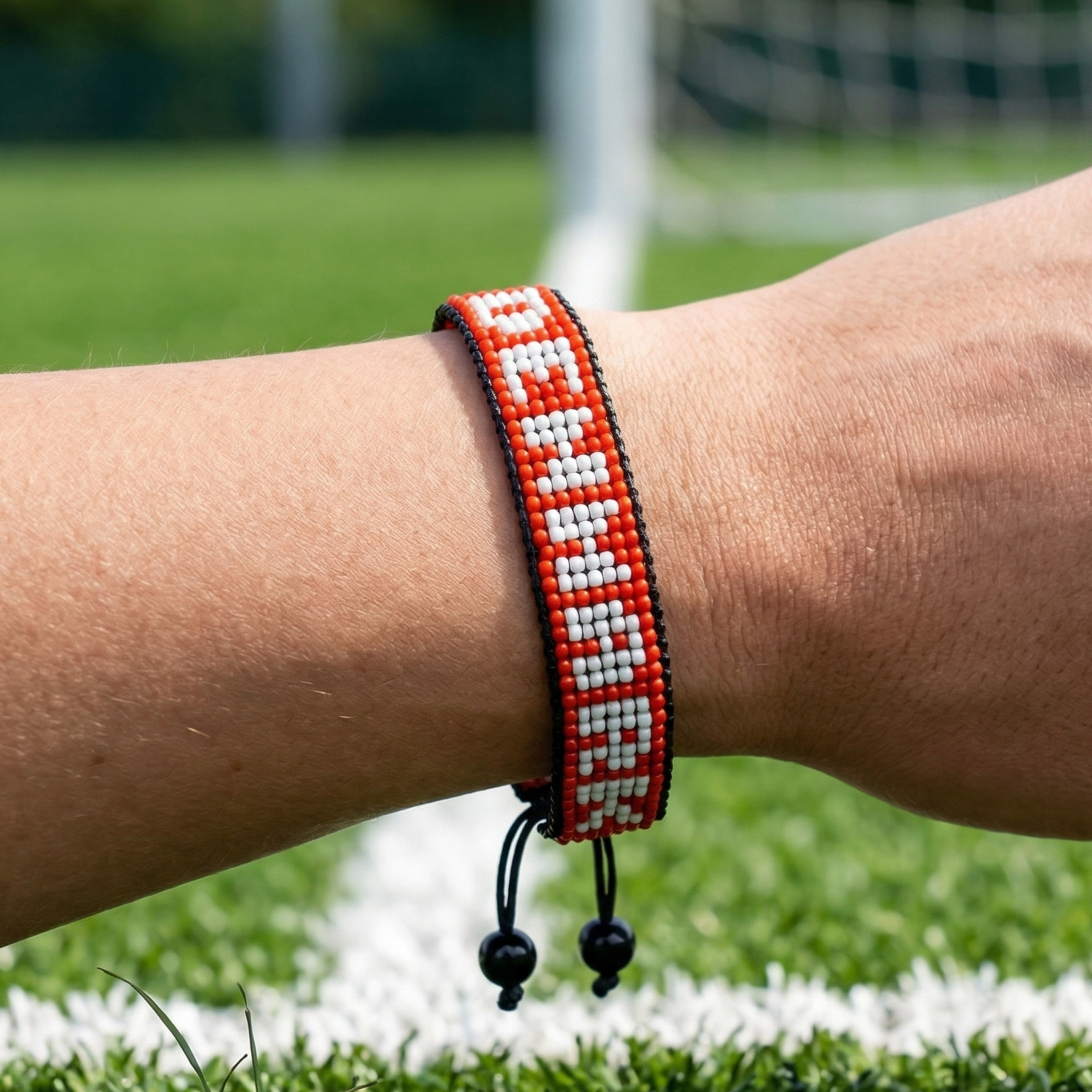 Coupe du Monde 2026 Danemark – Bracelet Drapeau en Perles – Fait main et Ajustable