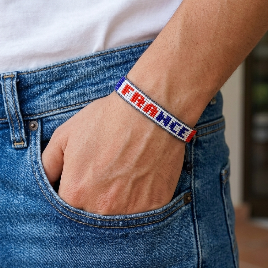 Bracelet drapeau perlé France Coupe du Monde 2026 – Fait main et ajustable