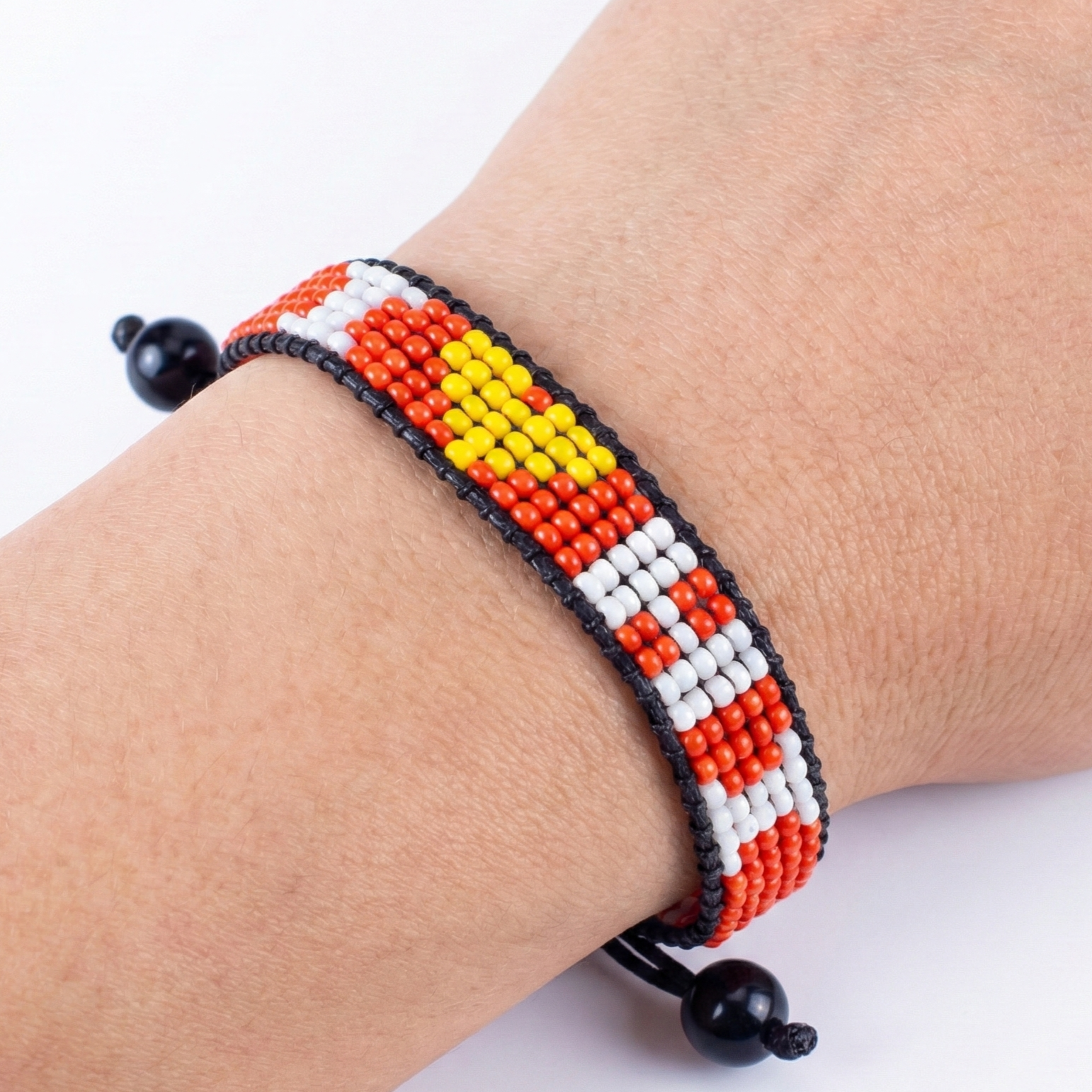 I Love Hawaii Armband – Perlenbesetzt, handgefertigt & verstellbarer Schnurzug