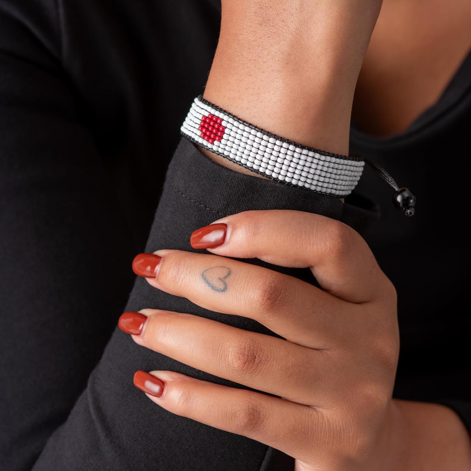Japan Flaggen-Armband: Handgemachtes, verstellbares Armband im Boho-Stil mit patriotischem Design