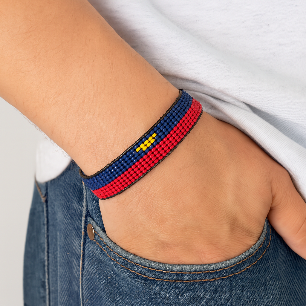 Liechtenstein Flaggenarmband: Handgemacht, Verstellbar, Unisex-Armband im Boho-Stil