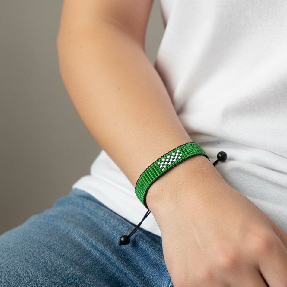 Saudi-Arabien Flaggenarmband: Handgefertigtes, verstellbares Unisex-Armband im Boho-Stil