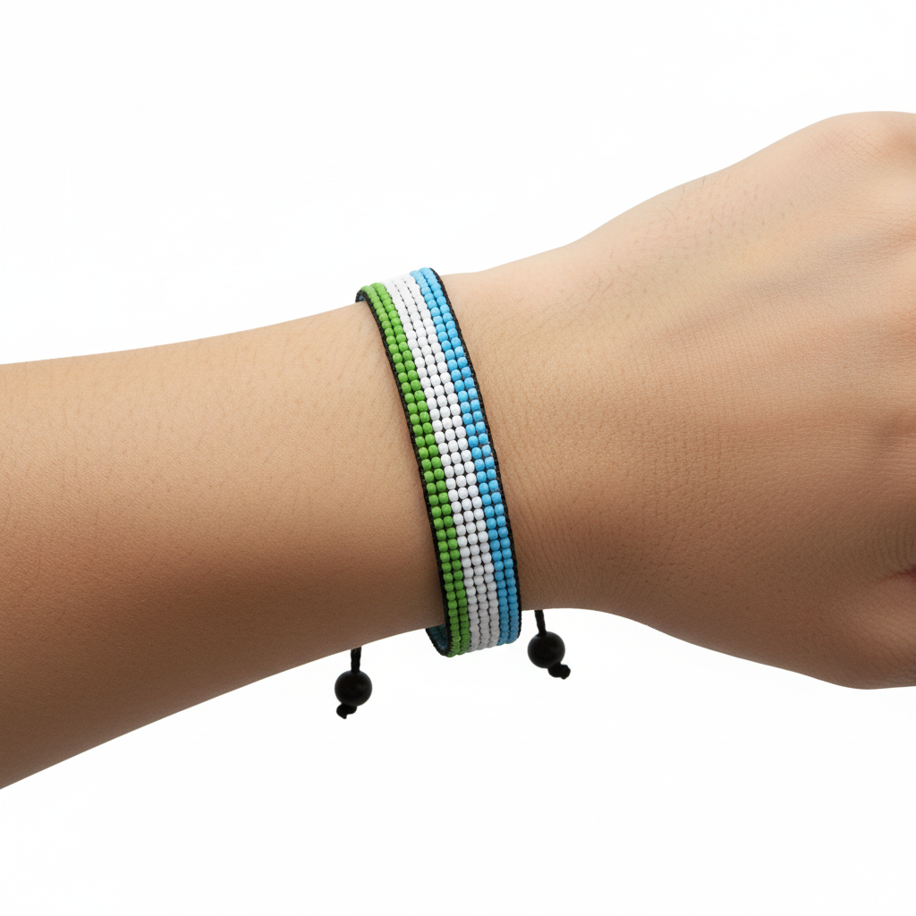 Sierra-Leone-Flaggenarmband: Handgefertigter, verstellbarer Perlen-Unisex-Schmuck im Boho-Stil mit patriotischem Design