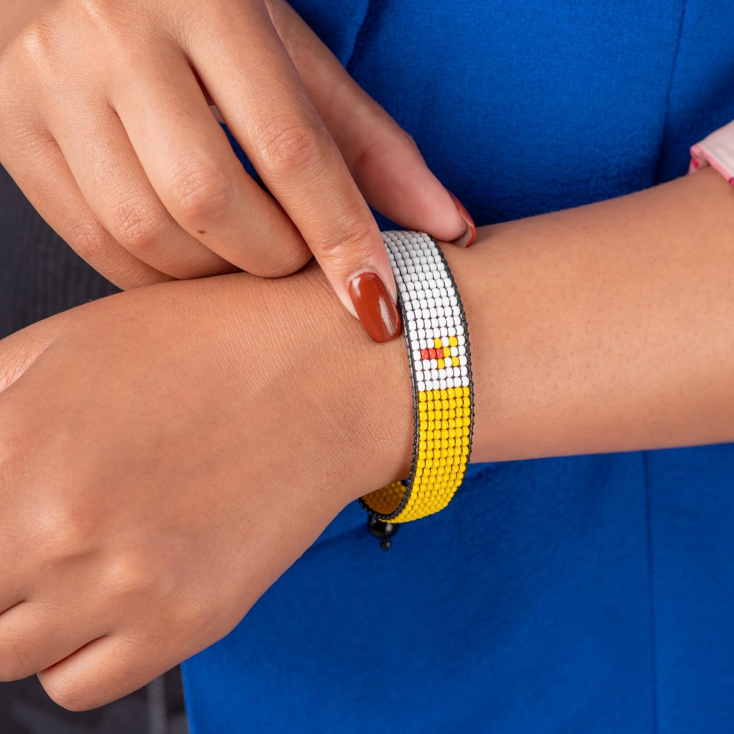 Armband mit der Flagge des Vatikans: Handgefertigtes, verstellbares Boho-Armband mit patriotischem Design