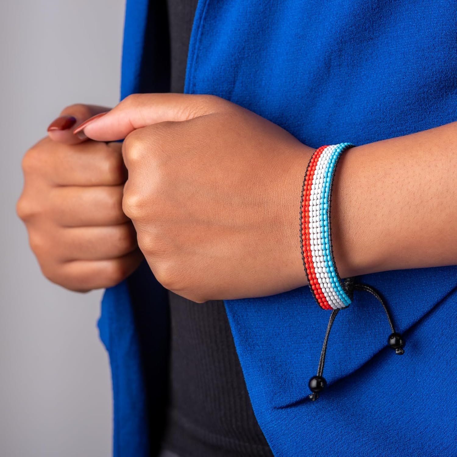 Luxemburg Flaggenarmband: Handgefertigtes, verstellbares Perlenarmband im Unisex-Patriotismus-Design