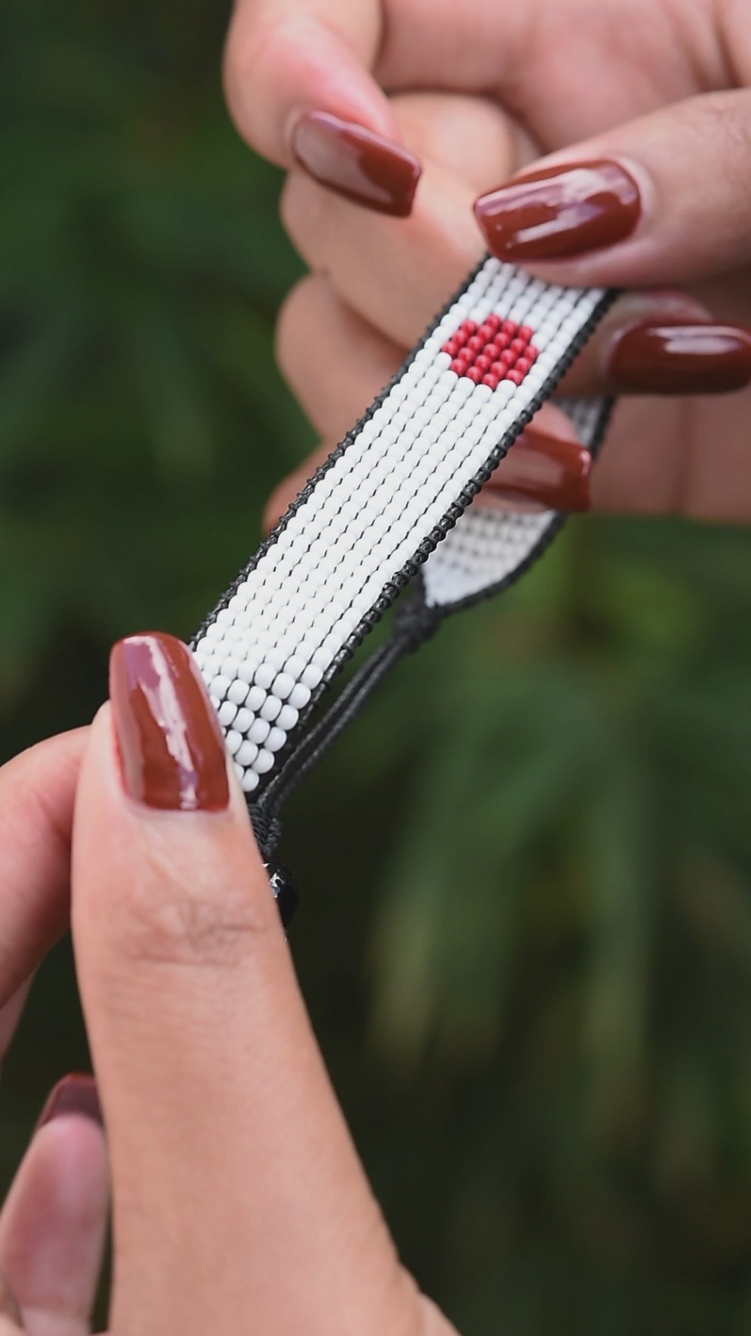 Japan Flaggen-Armband: Handgemachtes, verstellbares Armband im Boho-Stil mit patriotischem Design