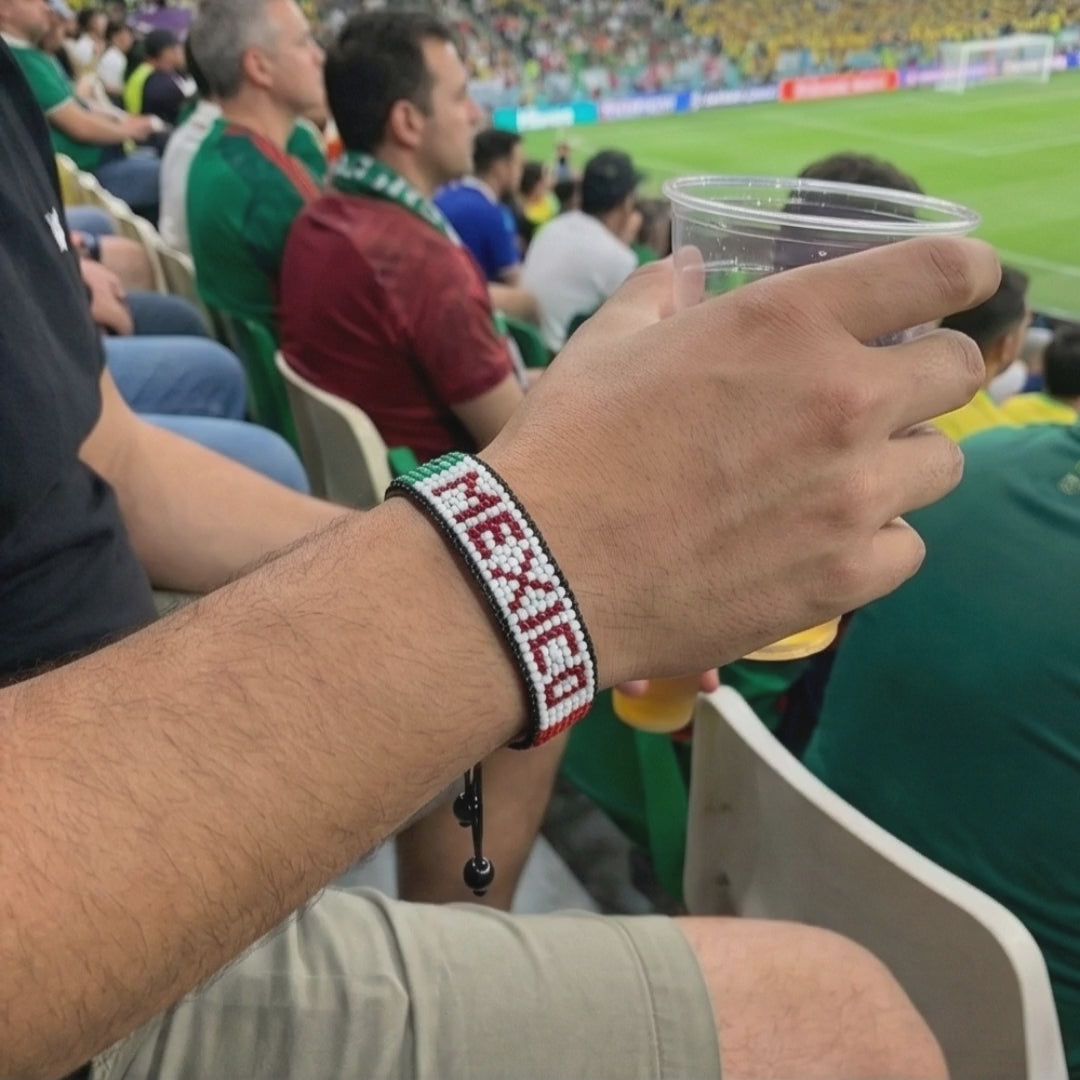 Bracelet drapeau perlé Colombie Coupe du Monde 2026 – Fait main et ajustable